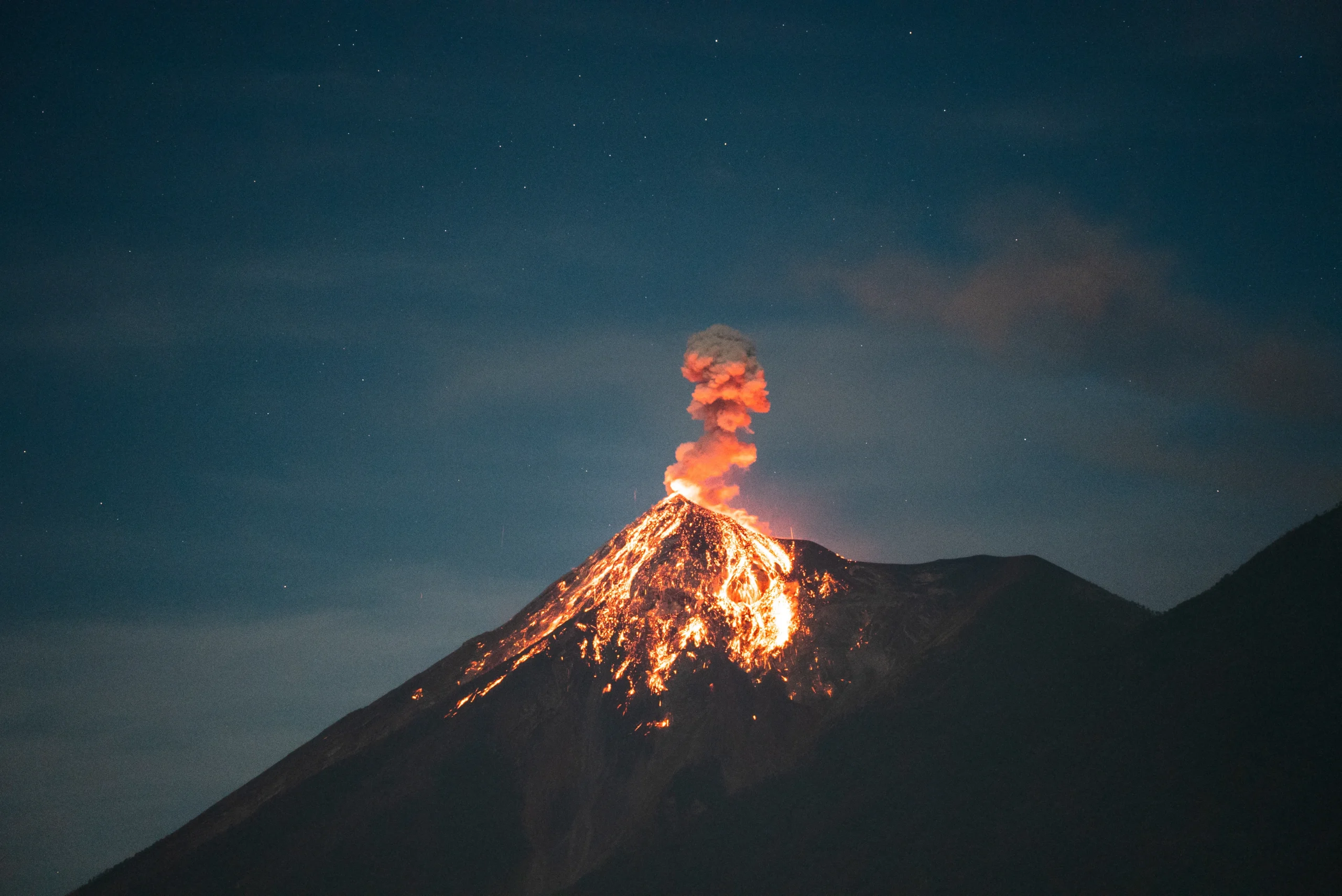 stunning-fuego-volcano-erupting-during-beautirful-2026-03-18-17-36-56-utc (1)